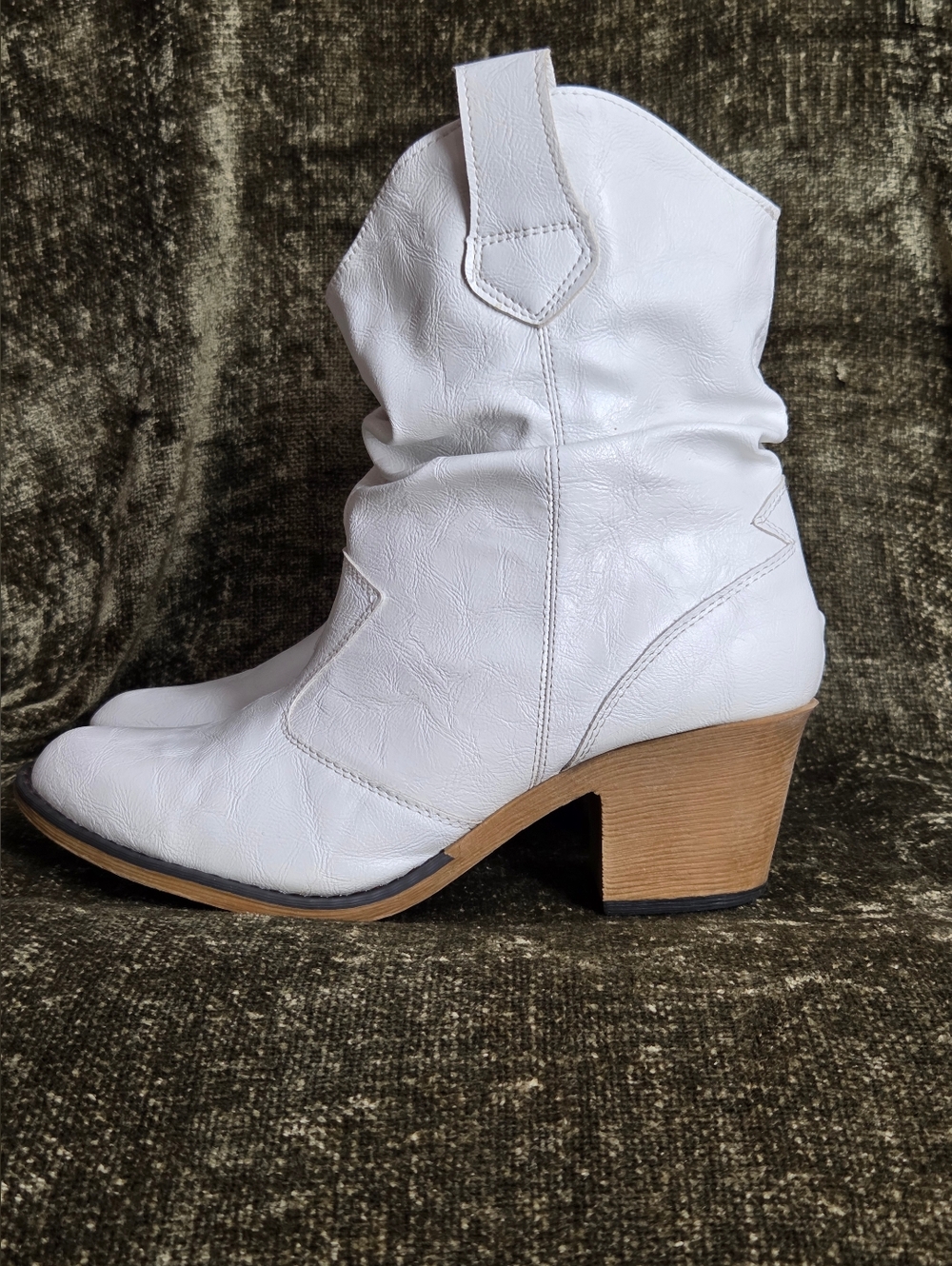 White Western-Inspired Mid-Heel Women’s Boot
